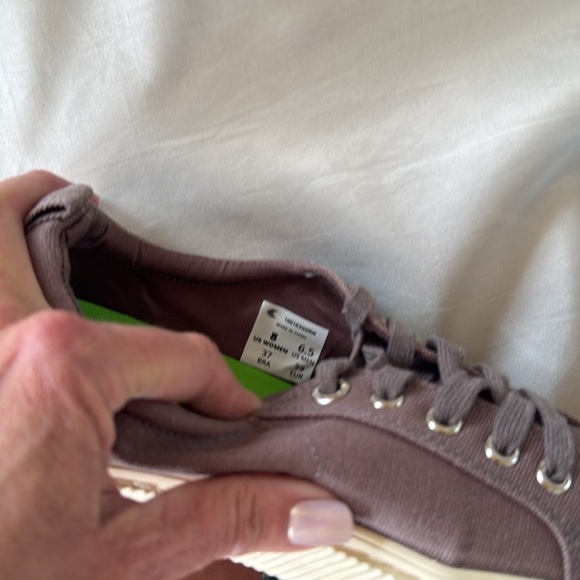 Cariuma OCA Low in Mystic Grey Canvas Sneakers Sz 8 Preppy Streetwear - Picture 8 of 15